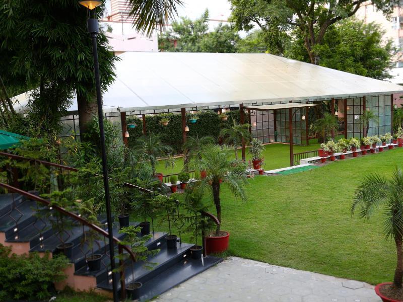 דהראדון Inderlok Hotel מראה חיצוני תמונה